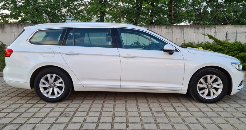 Volkswagen Passat cena 46950 przebieg: 278000, rok produkcji 2016 z Kostrzyn małe 667